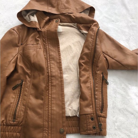 SOLD - Guess Caramel Crop Leather Jacket - Vegan Leather - Picture 5 of 5